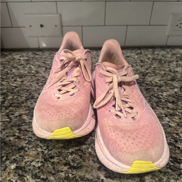 Hoka Pink Mach 6 - Picture 6 of 9